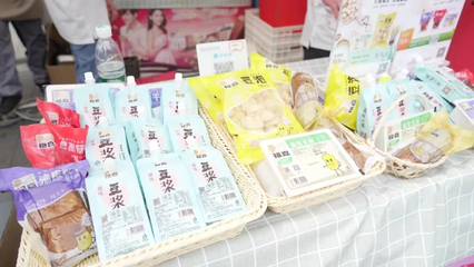 让放心健康走进千家万户,中百集团携手长江日报进社区办实事